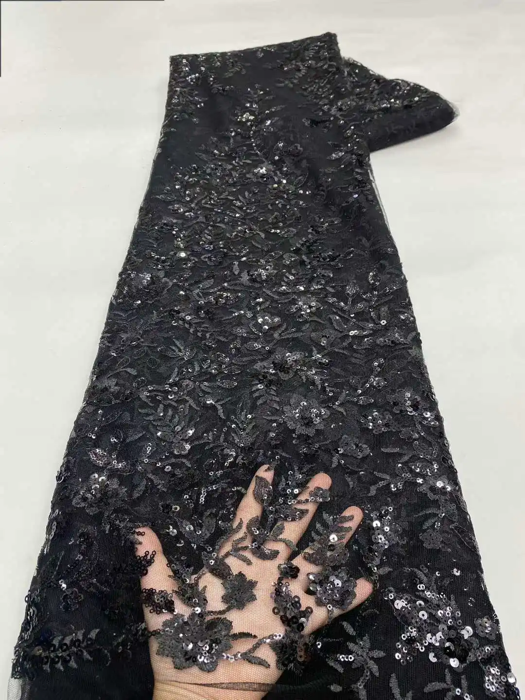 Новый дизайн, африканская кружевная ткань с бисером, 2024, высокое качество, нигерийская французская сетчатая кружевная ткань с блестками для свадебных платьев
Новый дизайн, африканская кружевная ткань с бисером, 2024, высокое качество, нигерийская французская сетчатая кружевная ткань с блестками для свадебных платьев