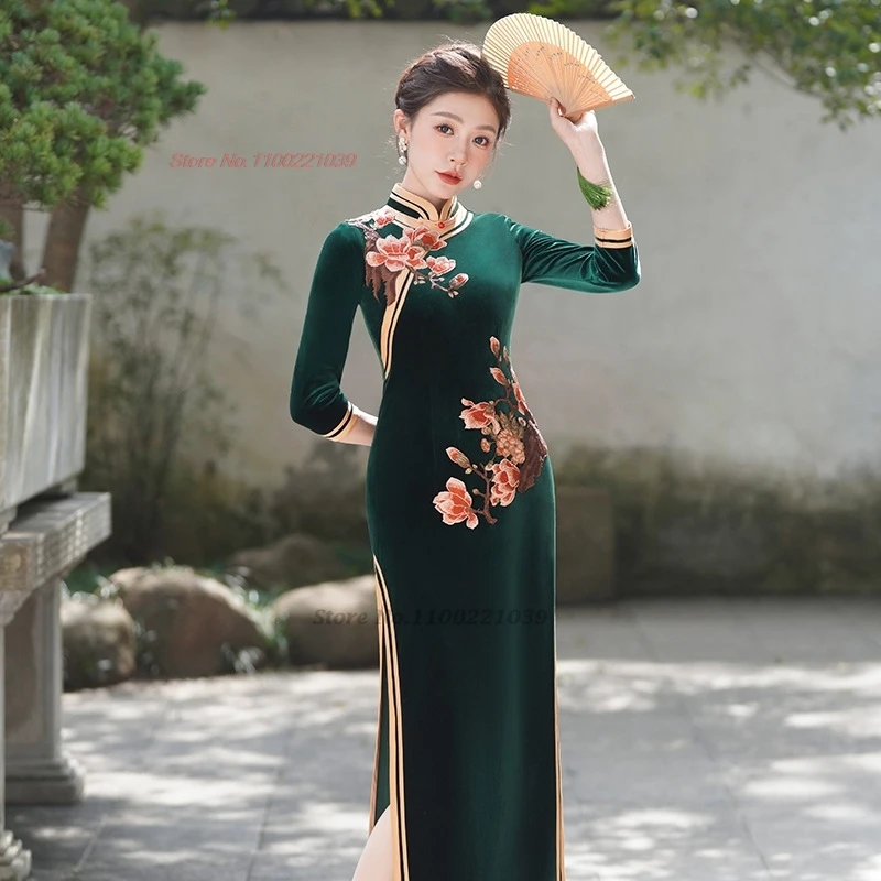 2025 chinese vintage dress velvet cheongsam traditional flower embroidery improved qipao oriental wedding banquet evening dress
2025 chinese vintage dress velvet cheongsam traditional flower embroidery improved qipao oriental wedding banquet evening dress