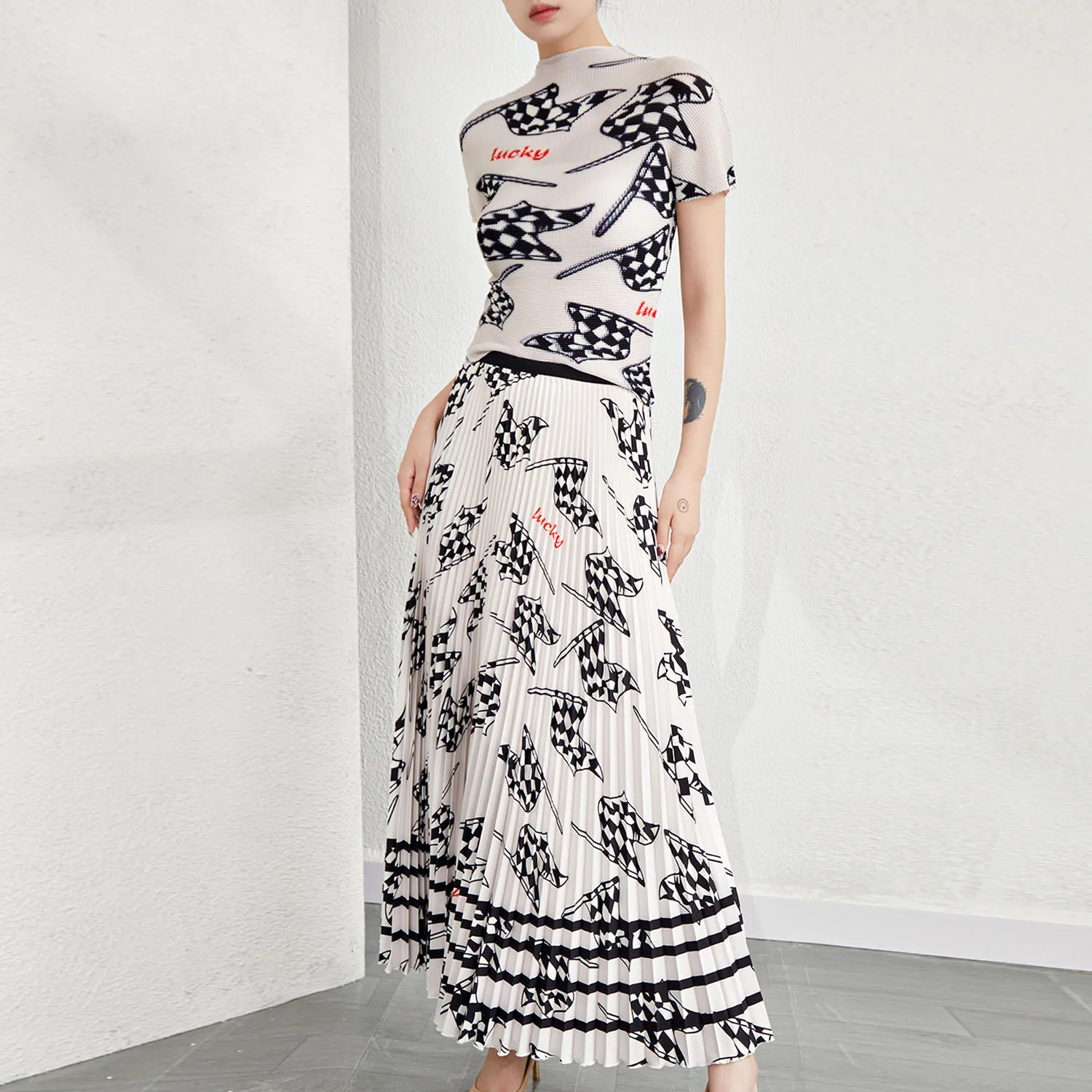 High Quality Miyake Pleats Set Women's Elastic Stretch Loose Top and Pleated Skirt Set Women Summer Sets
High Quality Miyake Pleats Set Women's Elastic Stretch Loose Top and Pleated Skirt Set Women Summer Sets