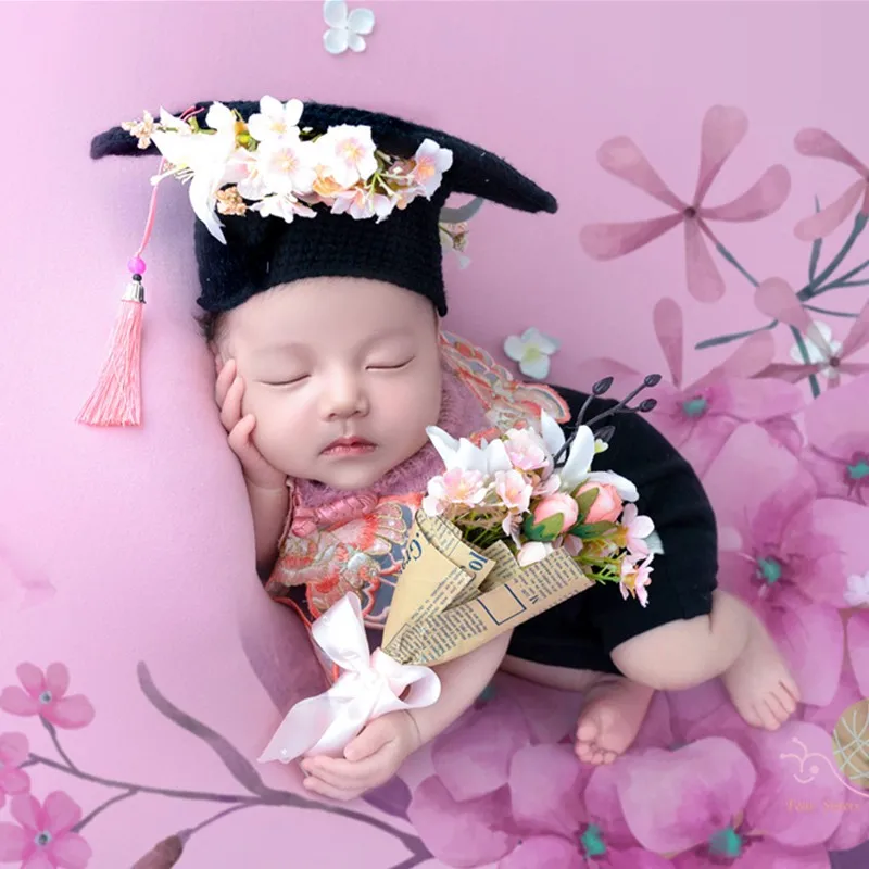 Одежда для фотосъемки новорожденных, докторская студенческая шляпа + комбинезон + шаль + букет, 4 шт./компл., аксессуары для студийной детской фотосъемки, наряды
Одежда для фотосъемки новорожденных, докторская студенческая шляпа + комбинезон + шаль + букет, 4 шт./компл., аксессуары для студийной детской фотосъемки, наряды