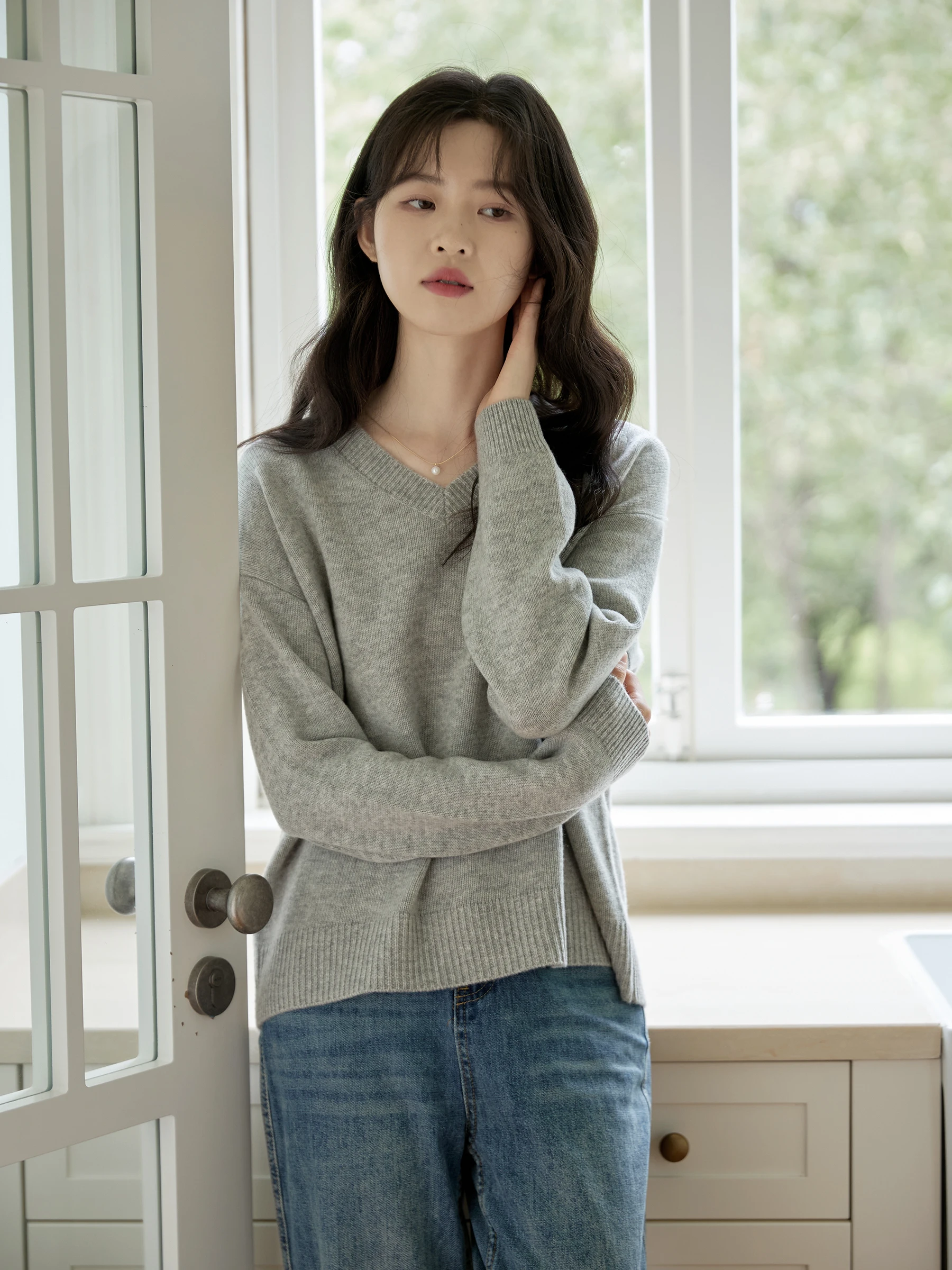 October Ladies' 00% Wool Sweater Loose Fit Mid-Thi V-Ne Overhead Knitted Long Sve Warm Coat for Autumn And Winter
October Ladies' 00% Wool Sweater Loose Fit Mid-Thi V-Ne Overhead Knitted Long Sve Warm Coat for Autumn And Winter