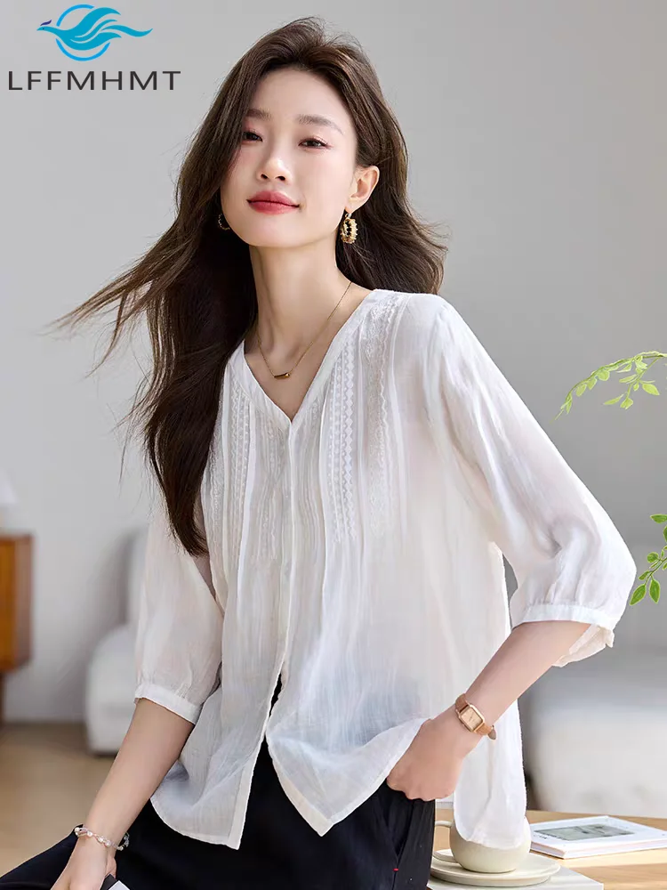 Summer Fashion High Quality Embroidery Shirt for Women Korea Style V-neck Sun-protection Solid Color Classic Blouse Female Tops
Summer Fashion High Quality Embroidery Shirt for Women Korea Style V-neck Sun-protection Solid Color Classic Blouse Female Tops