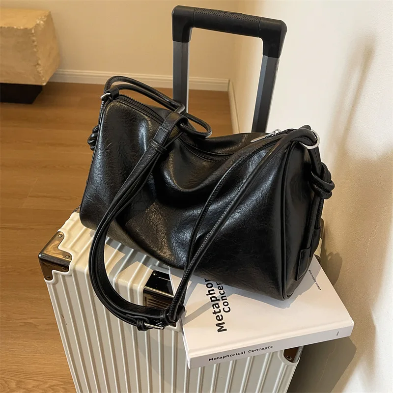 Autumn and Winter New Pillow Bag Women, Retro Large-capacity Shoulder Bag, Textured Messenger Model, Commuting Versatile Style
Autumn and Winter New Pillow Bag Women, Retro Large-capacity Shoulder Bag, Textured Messenger Model, Commuting Versatile Style