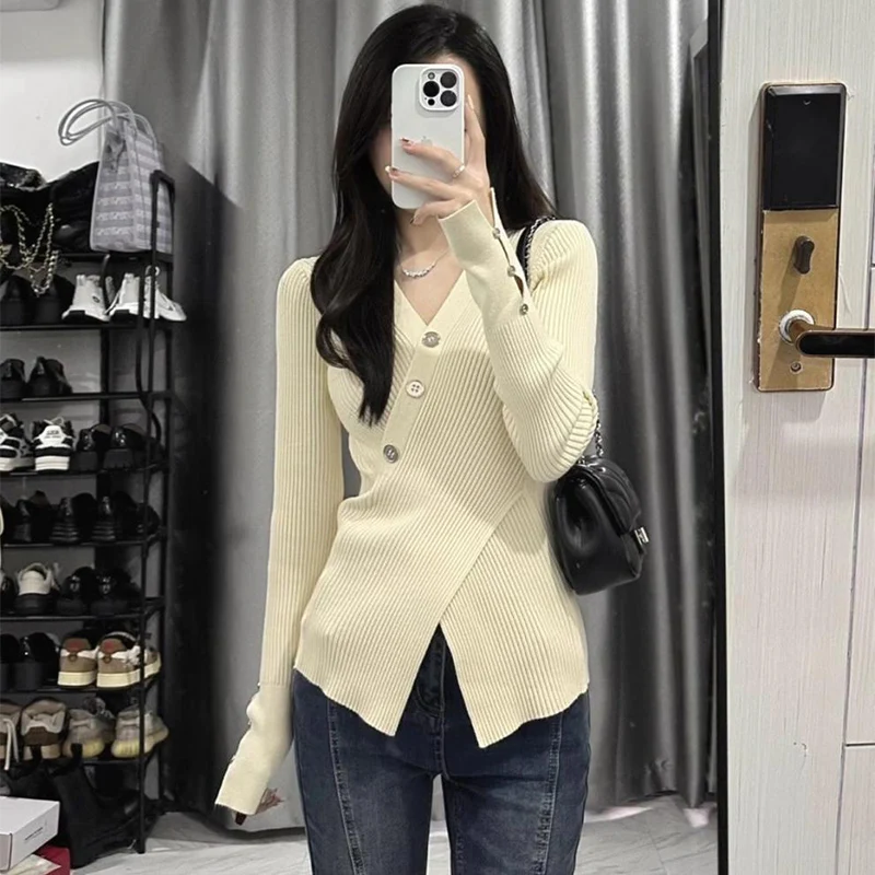 2025 Autumn Winter Irregular V-Neck Knitted Sweater Women Button Cross Waist Slim Pullover High Stretch Elegant Knitting Jumpers
2025 Autumn Winter Irregular V-Neck Knitted Sweater Women Button Cross Waist Slim Pullover High Stretch Elegant Knitting Jumpers