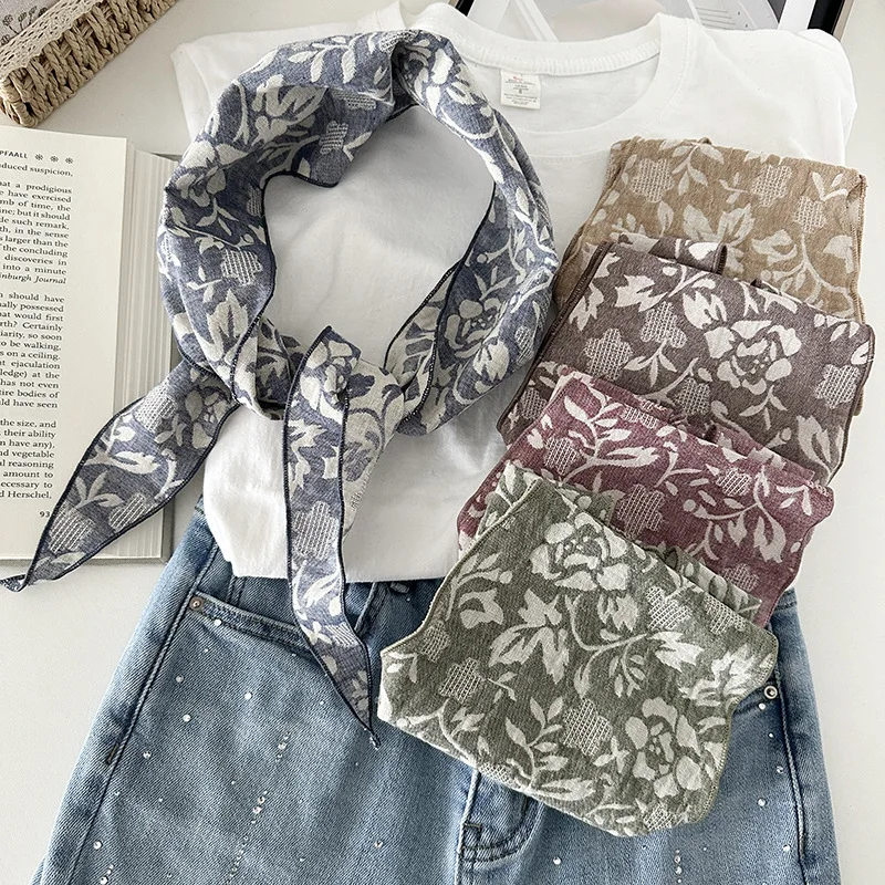 Triangle scarf women retro artistic floral small neckerchief fashion accessory diamond-shaped neck wrap silk scarf
Triangle scarf women retro artistic floral small neckerchief fashion accessory diamond-shaped neck wrap silk scarf