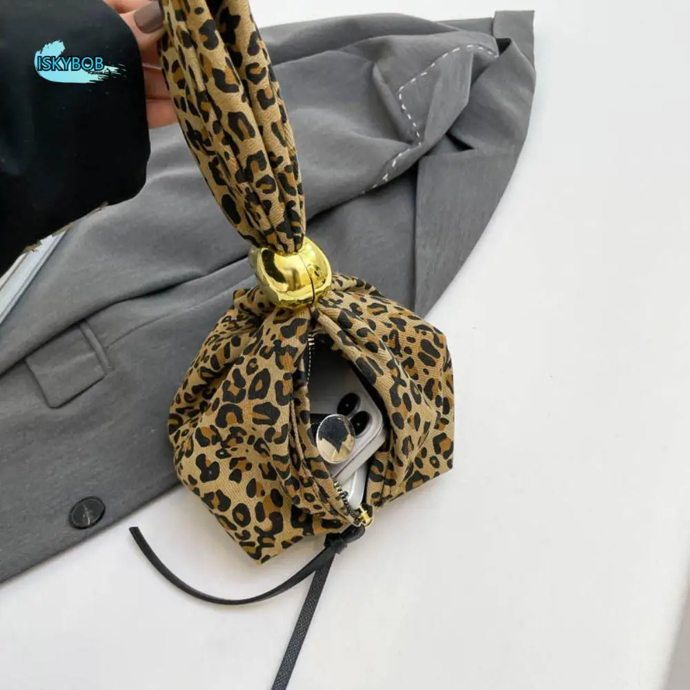 Simple Cute Printed Knot Wrist Bag Stripe Purse Leopard Print Handbag Storage Bag Fashion Makeup Bag Student
Simple Cute Printed Knot Wrist Bag Stripe Purse Leopard Print Handbag Storage Bag Fashion Makeup Bag Student
