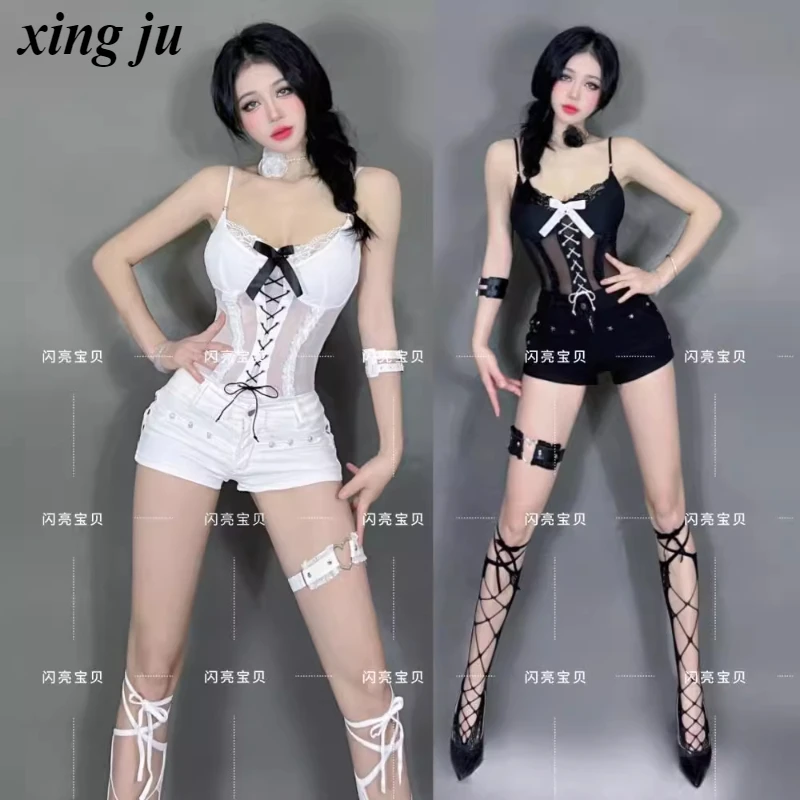 Nightclub DJ Sexy White Lace Bow Sling Tops Black Tight Short Girl Jazz Performance Outfit Stage Costume Women Festival Clothing
Nightclub DJ Sexy White Lace Bow Sling Tops Black Tight Short Girl Jazz Performance Outfit Stage Costume Women Festival Clothing