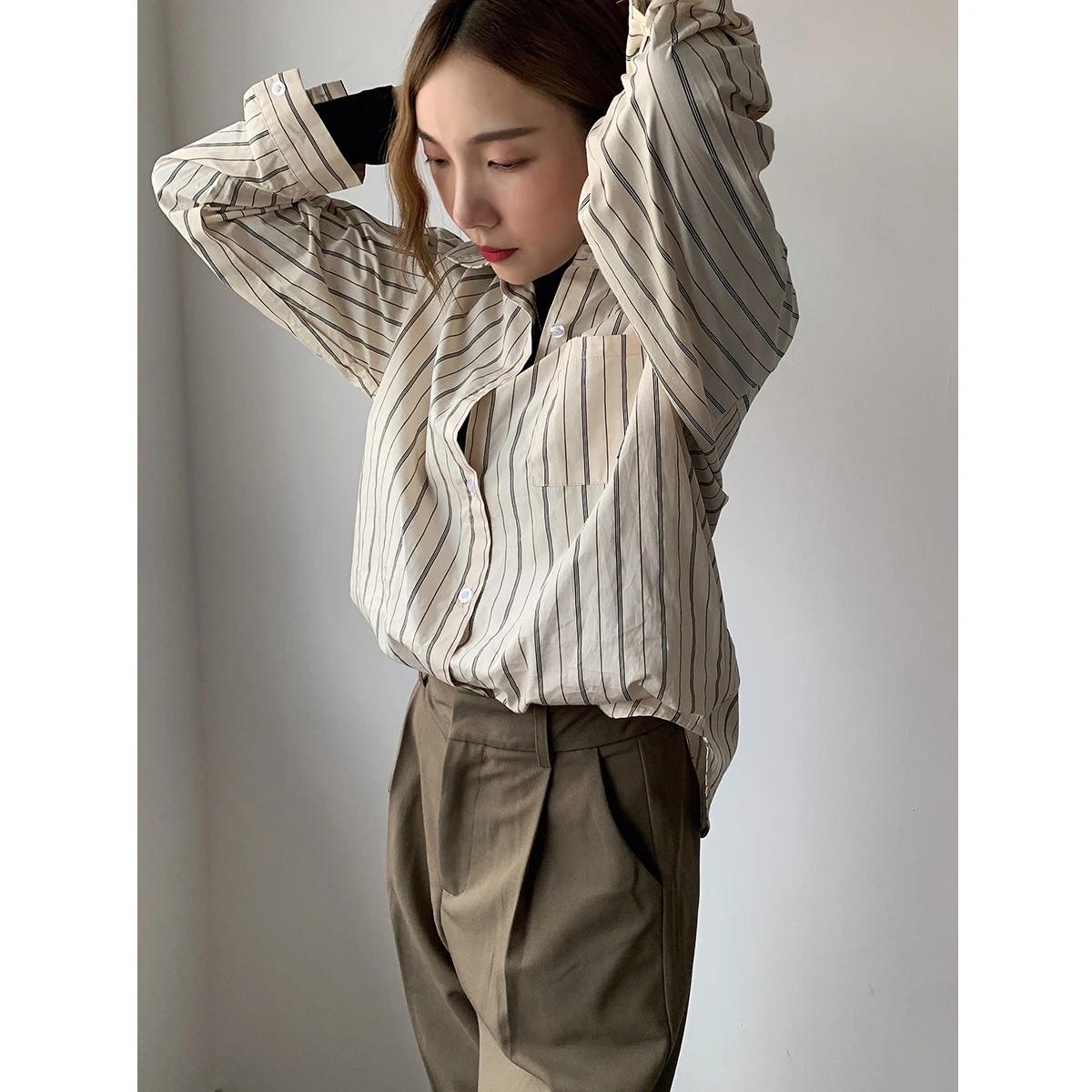 JANE Attention-abbing Japanese Stripe Long Sve Women's irt with ket Lazy Faion Chic New Arrival Autumn 202
JANE Attention-abbing Japanese Stripe Long Sve Women's irt with ket Lazy Faion Chic New Arrival Autumn 202