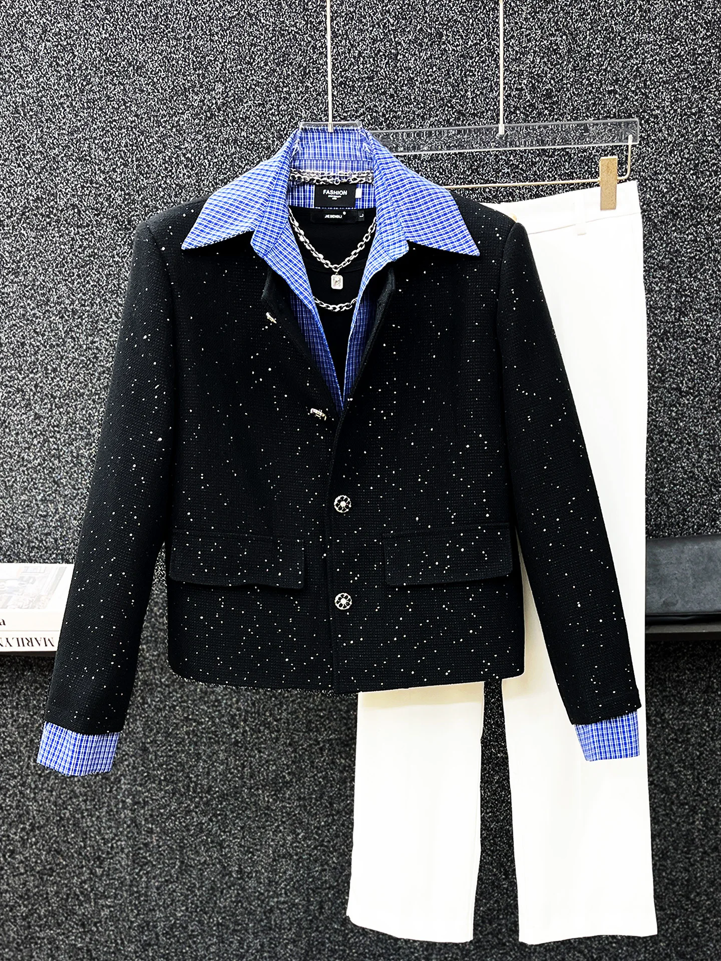 Мужская осенняя куртка свободного кроя в клетку с воротником, уникальная, очень красивая, универсальная, из смесового полиэстера и хлопка, повседневная...
Мужская осенняя куртка свободного кроя в клетку с воротником, уникальная, очень красивая, универсальная, из смесового полиэстера и хлопка, повседневная...