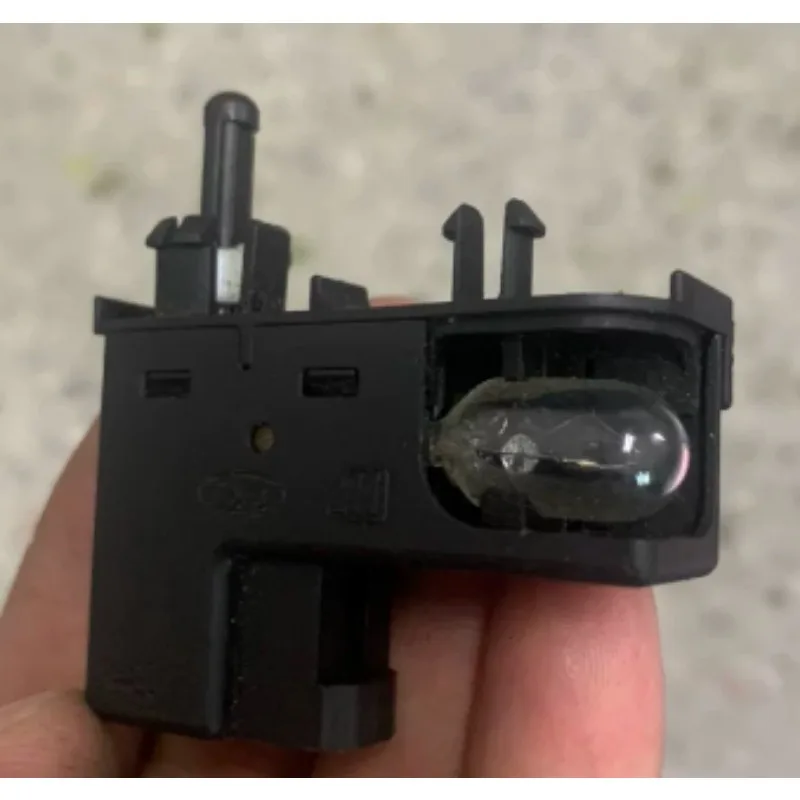 Glove Box Light Switch Suitable for Ford Classic Focus New Focus Mondeo S-Max Kuga Tool Box Lamp Replacement Parts
Glove Box Light Switch Suitable for Ford Classic Focus New Focus Mondeo S-Max Kuga Tool Box Lamp Replacement Parts
