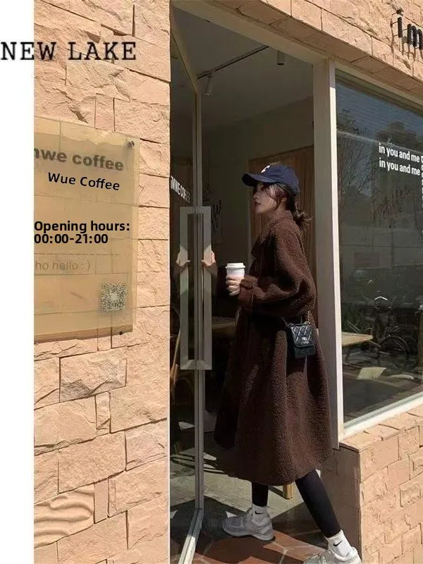 Женская шуба из овечьего меха на осень-зиму, средней длины, верхняя одежда, цвет кофе, повседневный свободный крой, полиэстер, длинные рукава, на пуговицах
Женская шуба из овечьего меха на осень-зиму, средней длины, верхняя одежда, цвет кофе, повседневный свободный крой, полиэстер, длинные рукава, на пуговицах