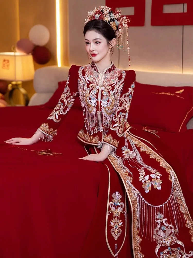 The new Chinese-style wedding dress for brides dragon and phoenix gown from Heavy Industry's magnificent velvet suit
The new Chinese-style wedding dress for brides dragon and phoenix gown from Heavy Industry's magnificent velvet suit