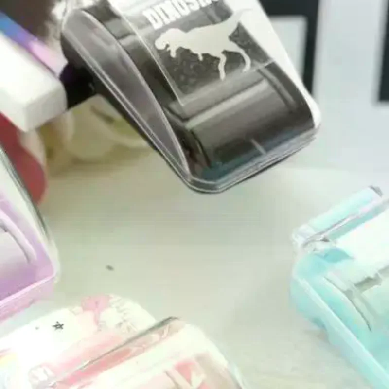 Цельный милый ластик, ручная настольная подметальная машина, мини-ластик, сборщик крошек, портативный настольный пылесос, студенческий подарок
Цельный милый ластик, ручная настольная подметальная машина, мини-ластик, сборщик крошек, портативный настольный пылесос, студенческий подарок