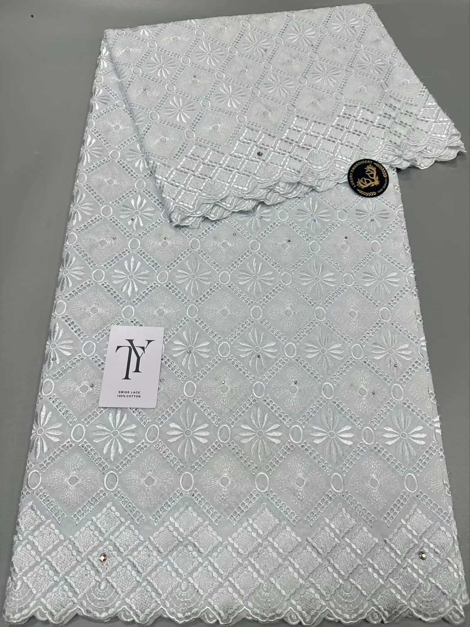 2025 High Quality Swiss Voile Lace Fabric White African Cotton Lace Stones Nigerian Wedding Party Dress Fabric For Sew New Cloth
2025 High Quality Swiss Voile Lace Fabric White African Cotton Lace Stones Nigerian Wedding Party Dress Fabric For Sew New Cloth