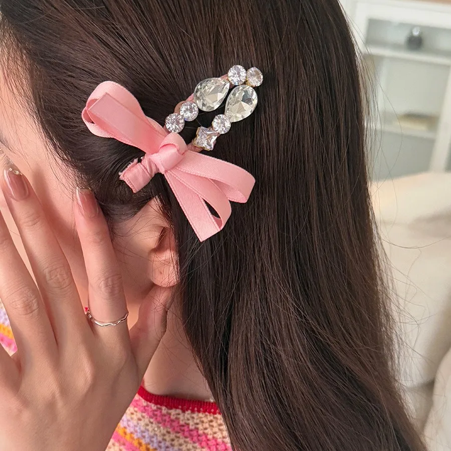 Crystal Bow Bangs Hair Clip Korean Sweet Style Girly Side Pin Elegant Back of Head Hair Accessory Lightweight Durable
Crystal Bow Bangs Hair Clip Korean Sweet Style Girly Side Pin Elegant Back of Head Hair Accessory Lightweight Durable