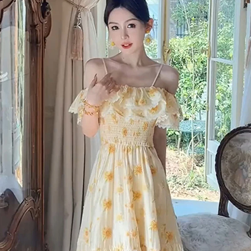 French style retro floral yellow camisole dress women summer unique and niche design slimming off shoulder A-line dress
French style retro floral yellow camisole dress women summer unique and niche design slimming off shoulder A-line dress