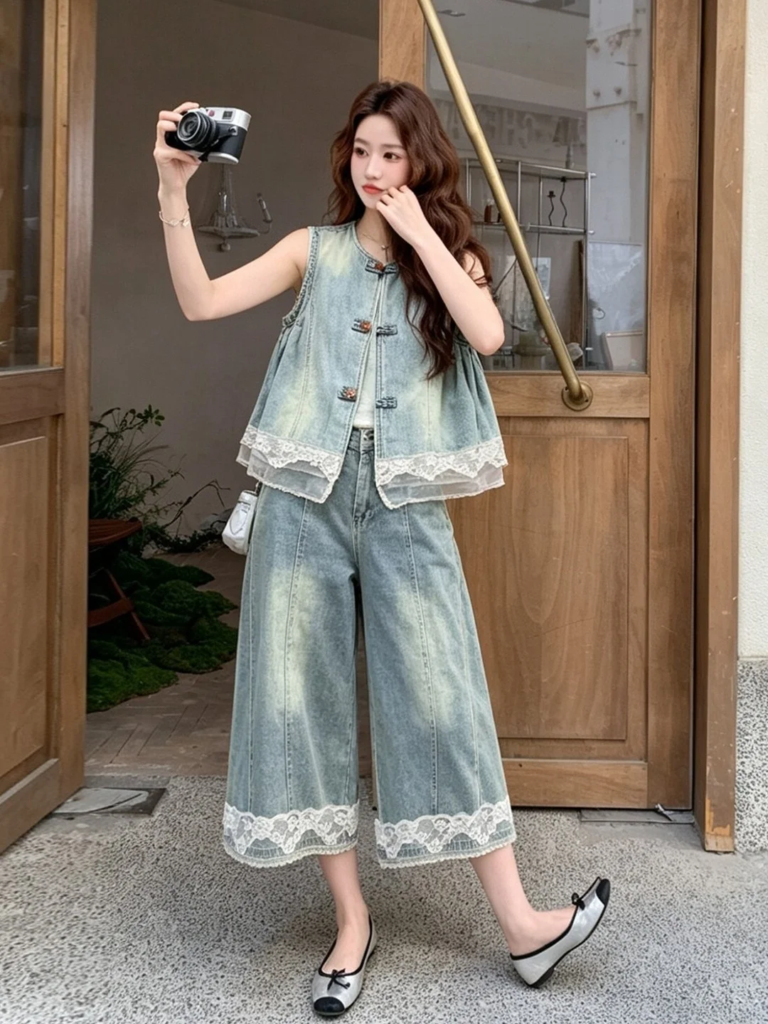 Unique Summer Casual Denim Set for Women Lace Splicing Sleeveless Outer Vest Wide Leg Pants Two Piece Set
Unique Summer Casual Denim Set for Women Lace Splicing Sleeveless Outer Vest Wide Leg Pants Two Piece Set