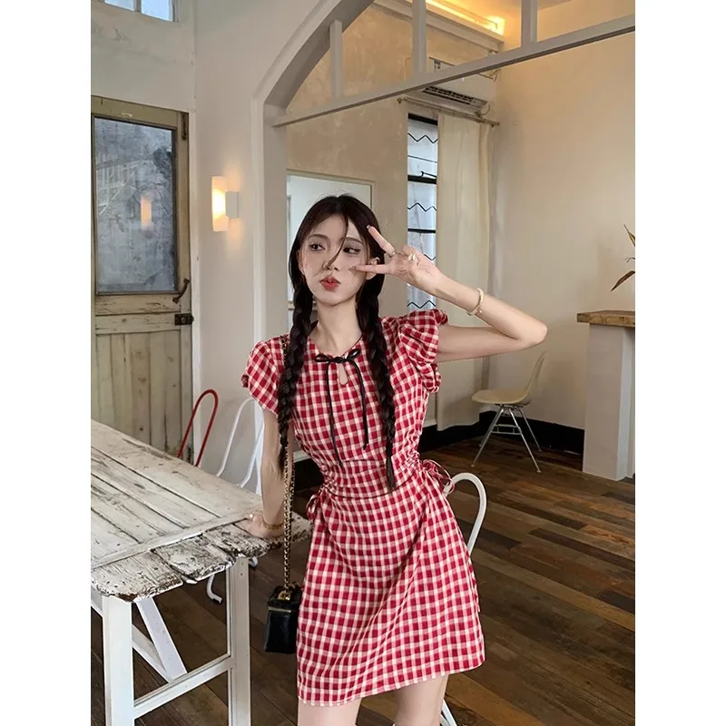 Hot Girl Hollow Plaid Dress Female 2025 Summer New Waist Slimming Temperament High Cold Adult Lady like Woman Style Dress
Hot Girl Hollow Plaid Dress Female 2025 Summer New Waist Slimming Temperament High Cold Adult Lady like Woman Style Dress
