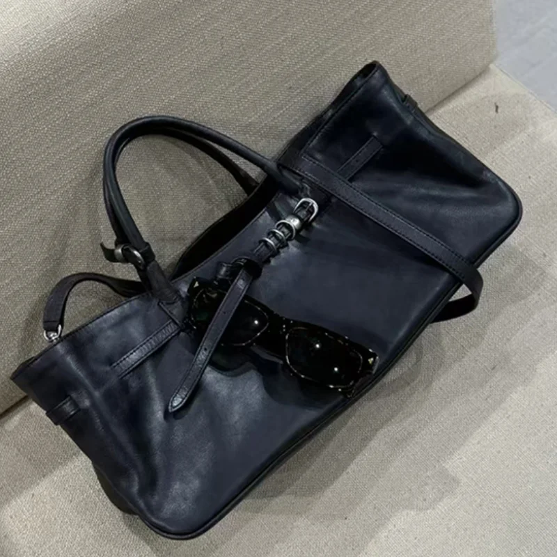 High-end Brand Women's Shoulder Bag Fashiona Retro New Style Handbag High-quality Casual Versatile Commuter Belt Buckle Tote Bag
High-end Brand Women's Shoulder Bag Fashiona Retro New Style Handbag High-quality Casual Versatile Commuter Belt Buckle Tote Bag