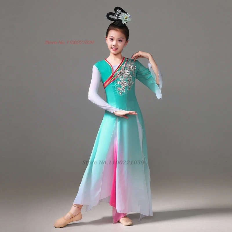 2026 китайское винтажное детское танцевальное платье, традиционный градиент цвета, цветочная вышивка, комплект ханьфу, танцевальное платье для выступлений на сцене
2026 китайское винтажное детское танцевальное платье, традиционный градиент цвета, цветочная вышивка, комплект ханьфу, танцевальное платье для выступлений на сцене