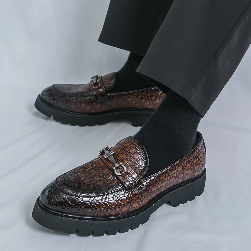 Новые туфли на платформе, лоферы, мужские свадебные туфли на толстой подошве, черные деловые туфли, кожаные повседневные туфли без шнуровки
Новые туфли на платформе, лоферы, мужские свадебные туфли на толстой подошве, черные деловые туфли, кожаные повседневные туфли без шнуровки