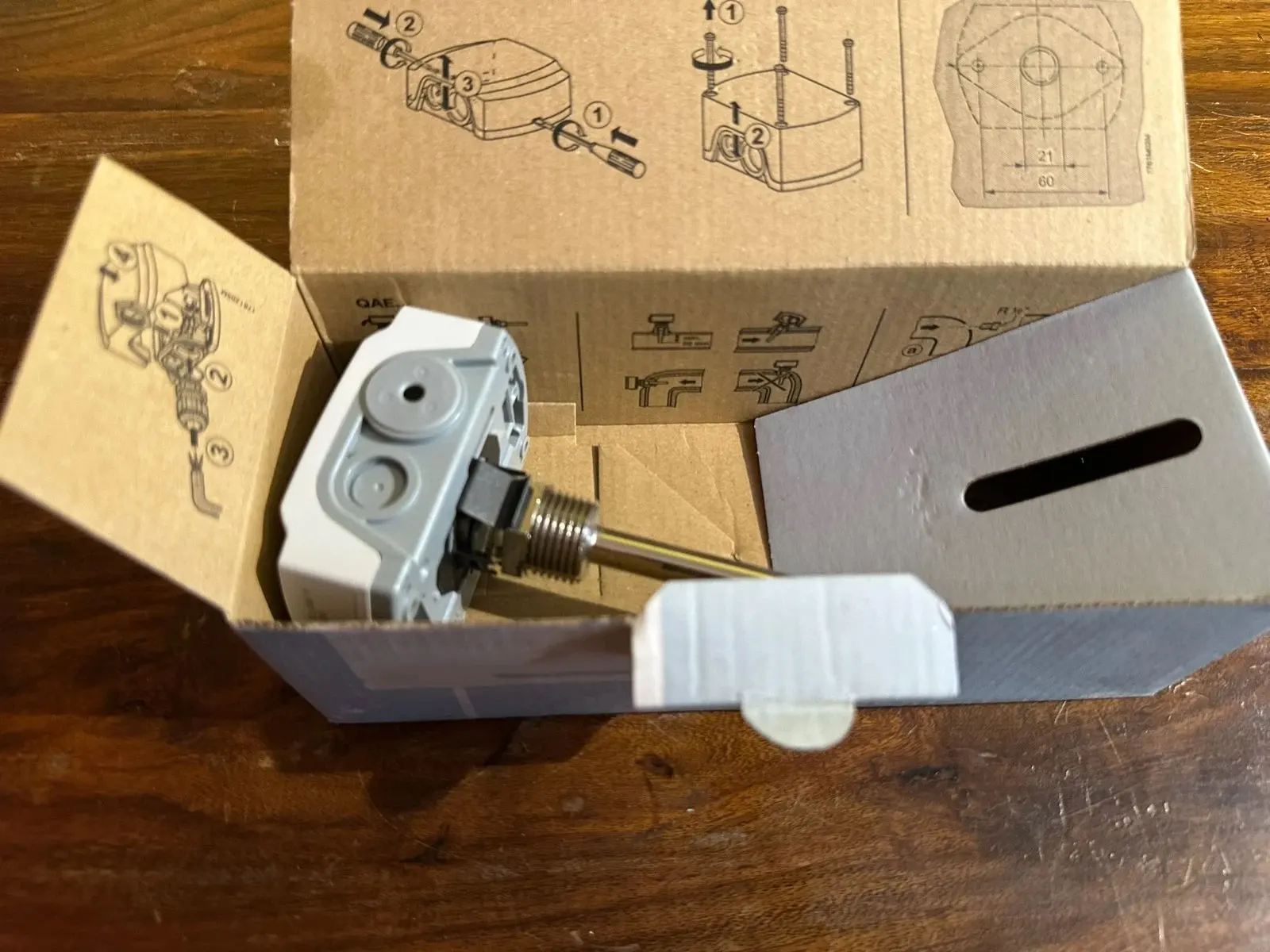 Brand New QAE2120.010 QAE2121.010 QAE2111.010 Warranty One-year
Brand New QAE2120.010 QAE2121.010 QAE2111.010 Warranty One-year