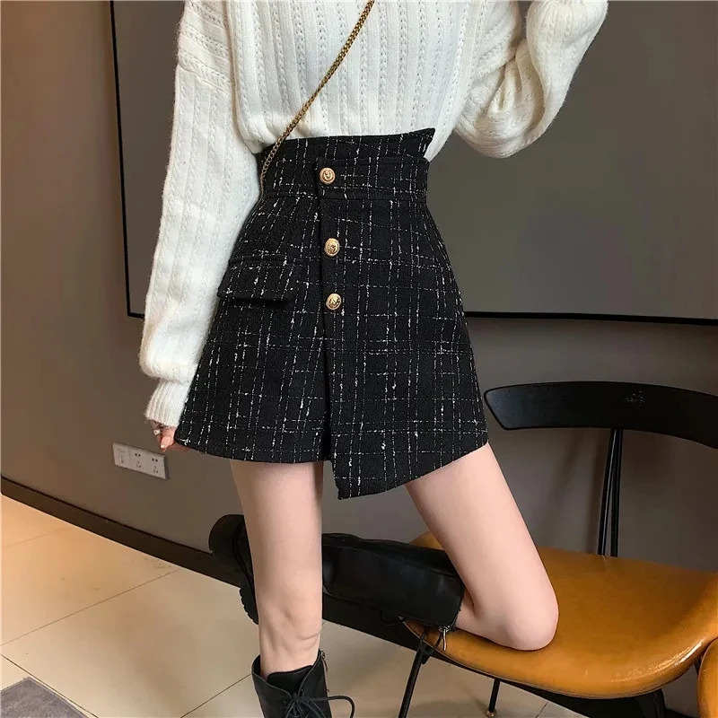 Vintage black shorts women's autumn winter plaid loose skirt irregular high-waisted A-line short culottes
Vintage black shorts women's autumn winter plaid loose skirt irregular high-waisted A-line short culottes