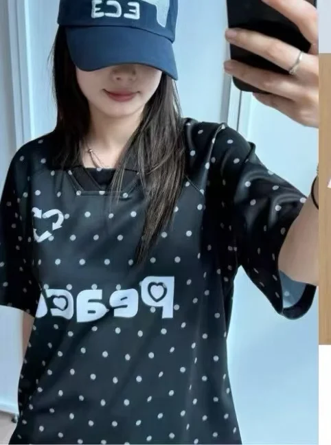 Loose Ne ort Sve T-irt Couple Matching Men's Women's Korean Sle Print Creative Pattern Summer Top
Loose Ne ort Sve T-irt Couple Matching Men's Women's Korean Sle Print Creative Pattern Summer Top