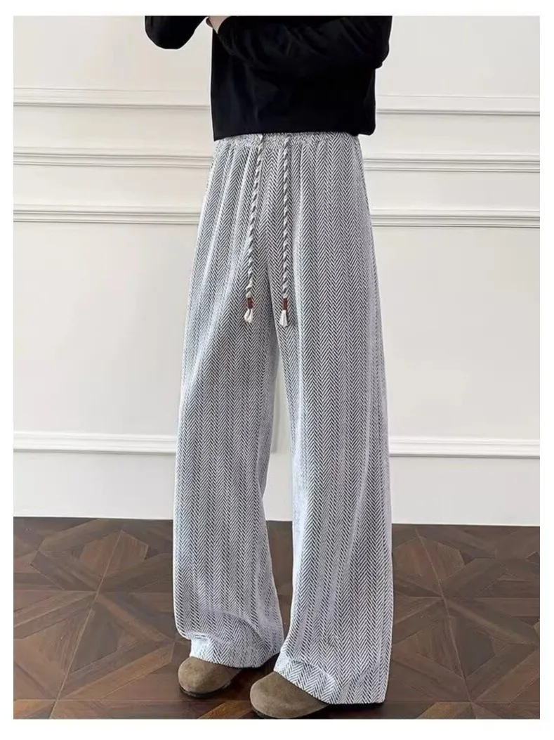 Американские вязаные брюки с широкими штанинами для мужчин, осенние модные спортивные брюки с текстурой, повседневные брюки с крупным цветочным узором
Американские вязаные брюки с широкими штанинами для мужчин, осенние модные спортивные брюки с текстурой, повседневные брюки с крупным цветочным узором