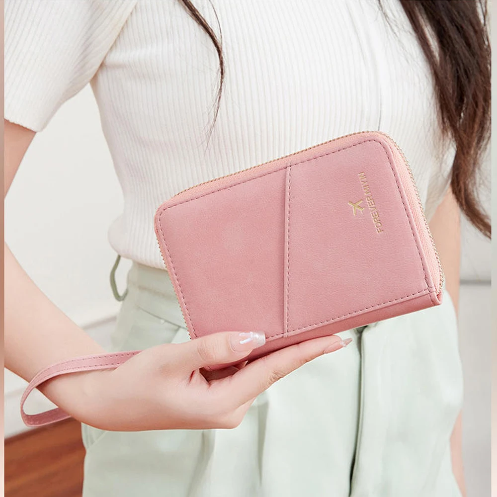 Сумка для паспорта в стиле ретро для мужчин и женщин, модная RFID-обложка для паспорта, многофункциональная зажим для паспорта из искусственной кожи, дорожные аксессуары
Сумка для паспорта в стиле ретро для мужчин и женщин, модная RFID-обложка для паспорта, многофункциональная зажим для паспорта из искусственной кожи, дорожные аксессуары