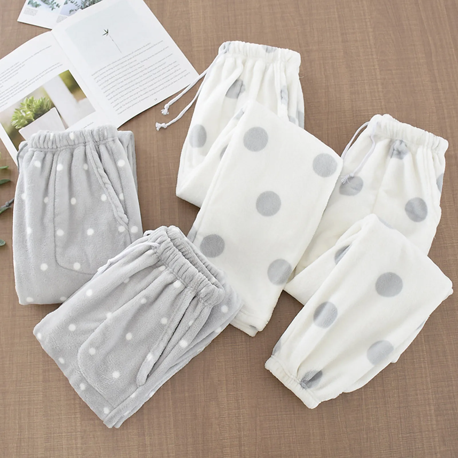 Ladies Fall and Winter Warm Flannel Wide Trousers Loose Large Size Thick Coral Fleece Home Sleepwear Women Pajamas Pants
Ladies Fall and Winter Warm Flannel Wide Trousers Loose Large Size Thick Coral Fleece Home Sleepwear Women Pajamas Pants