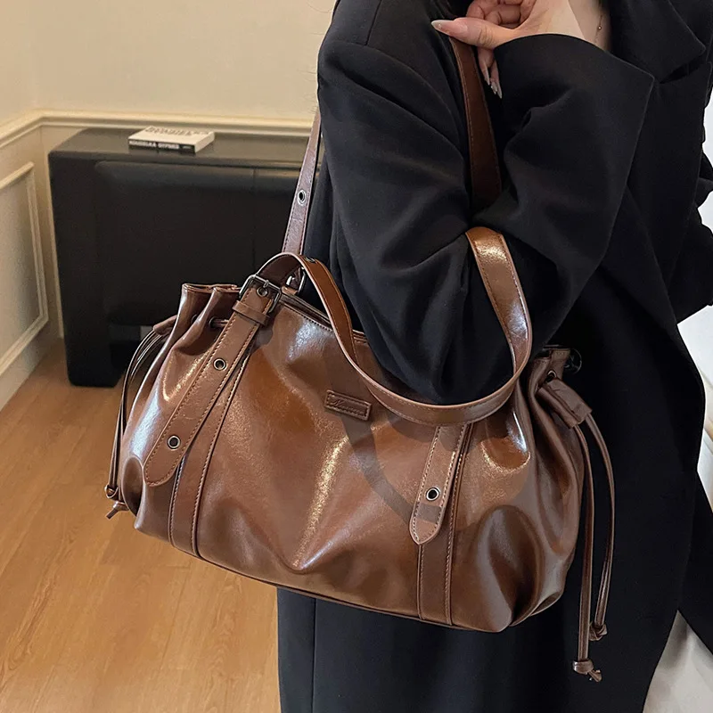 Мягкие сумки на плечо большой вместимости, высококачественные сумки через плечо контрастных цветов для женщин, модные сумки из искусственной кожи
Мягкие сумки на плечо большой вместимости, высококачественные сумки через плечо контрастных цветов для женщин, модные сумки из искусственной кожи