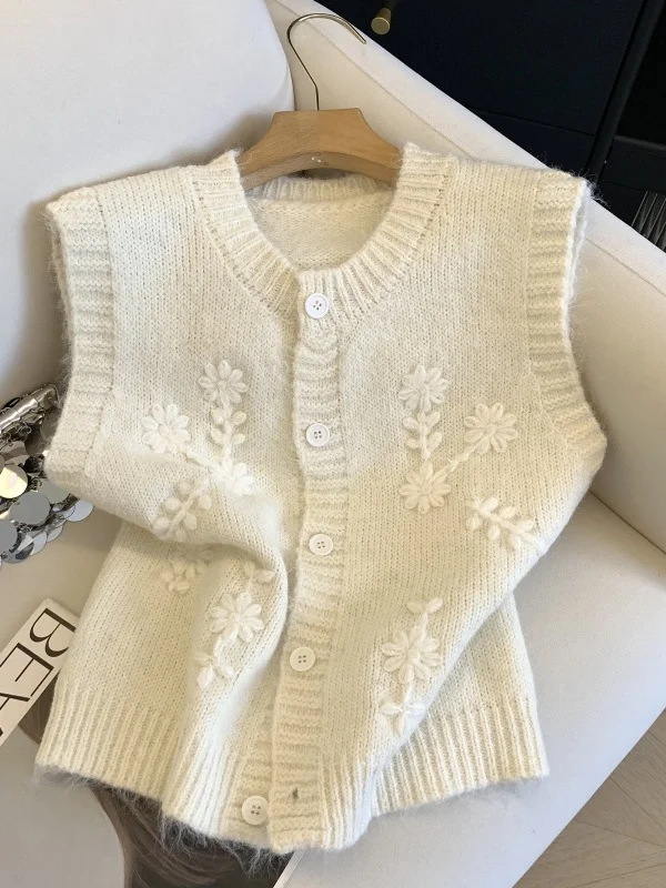 Women's Sleeveless Knitted Vest Gentle Embroidery Early Autumn Casual Style Outerwear Small Top Comfortable Innerwear
Women's Sleeveless Knitted Vest Gentle Embroidery Early Autumn Casual Style Outerwear Small Top Comfortable Innerwear