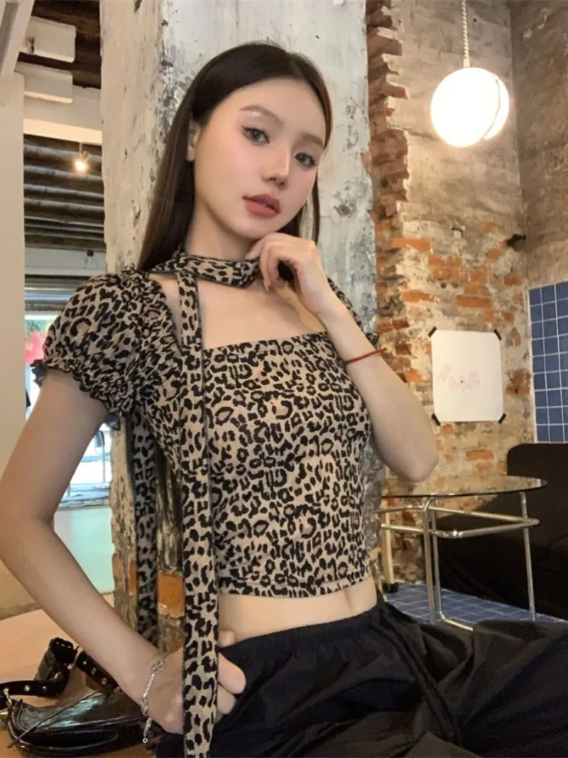 American Style Leopard Print T-shirt Women's Summer Hot Girl Square Collar Slim Fit Ribbon Bubble Sleeve Top Female Clothes
American Style Leopard Print T-shirt Women's Summer Hot Girl Square Collar Slim Fit Ribbon Bubble Sleeve Top Female Clothes