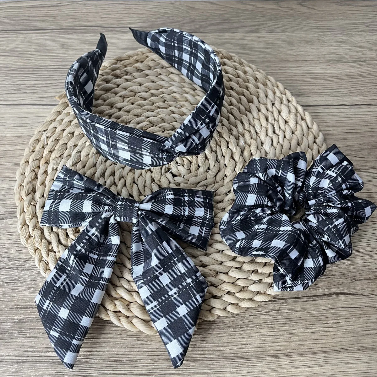 Checkered JK Hair Accessories Set, Knot Headband and Bow Hair Clip, Y2K Preppy Style Headband, Fashionable Daily Hair Accessorie
Checkered JK Hair Accessories Set, Knot Headband and Bow Hair Clip, Y2K Preppy Style Headband, Fashionable Daily Hair Accessorie