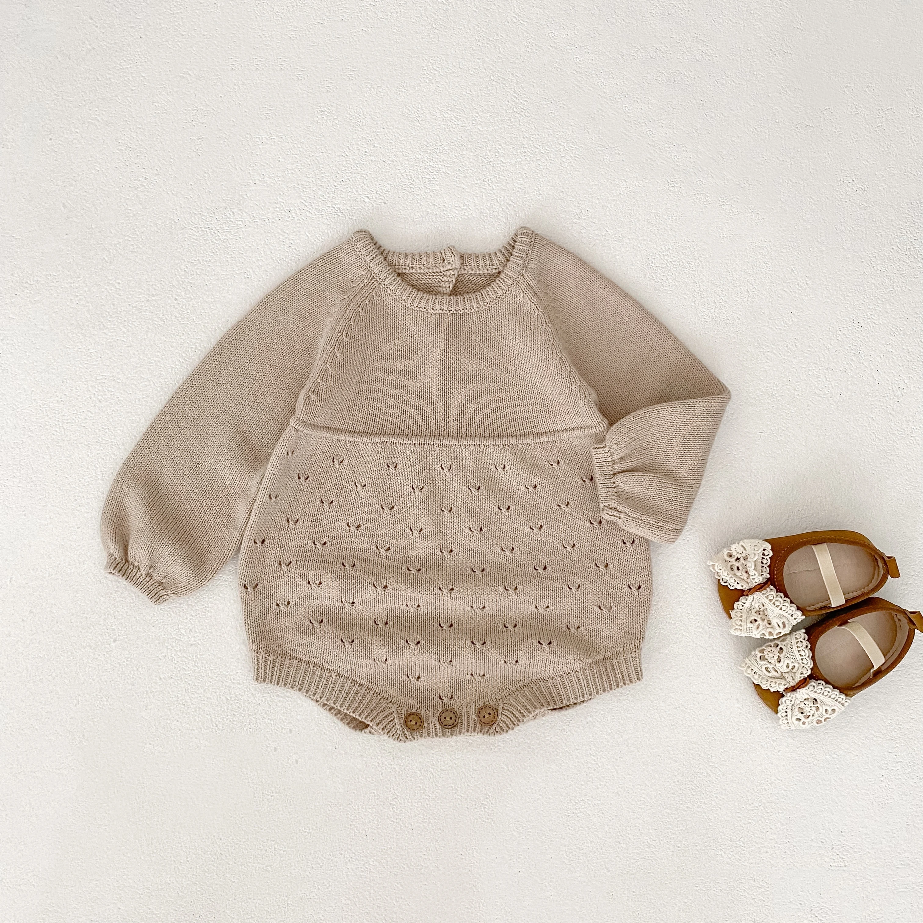 New autumn baby clothing: 0-3 year old girls' long sleeved hollow knitted jumpsuit, casual and versatile girls' jumpsuit
New autumn baby clothing: 0-3 year old girls' long sleeved hollow knitted jumpsuit, casual and versatile girls' jumpsuit