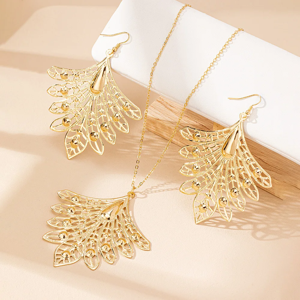 Necklace Set Earring Hollow Leaf Jewelry Dubai Earrings African Necklaces Retro Set for Women Golden Color Round Designs Fashion
Necklace Set Earring Hollow Leaf Jewelry Dubai Earrings African Necklaces Retro Set for Women Golden Color Round Designs Fashion