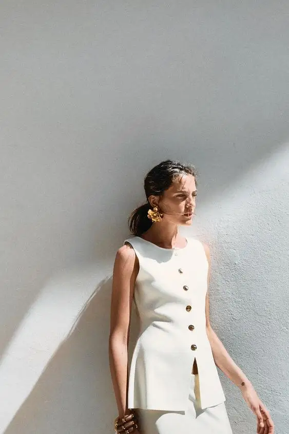 Модный жилет с золотыми пуговицами и плоской иглой, Новое поступление, женская осенняя одежда, круглый дизайн с одной пуговицей...
Модный жилет с золотыми пуговицами и плоской иглой, Новое поступление, женская осенняя одежда, круглый дизайн с одной пуговицей...