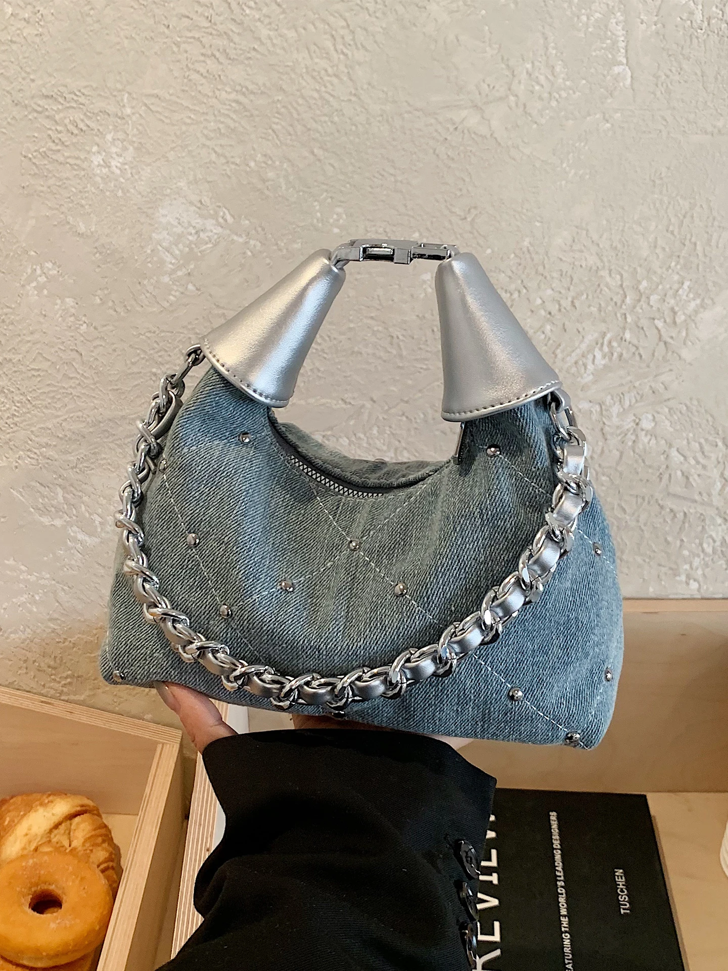 Trendy Spring Denim Shoulder Crossbody Bag for Women Diamond Pattern Work Bag Small Popular Single Strap Diagonal Bag
Trendy Spring Denim Shoulder Crossbody Bag for Women Diamond Pattern Work Bag Small Popular Single Strap Diagonal Bag