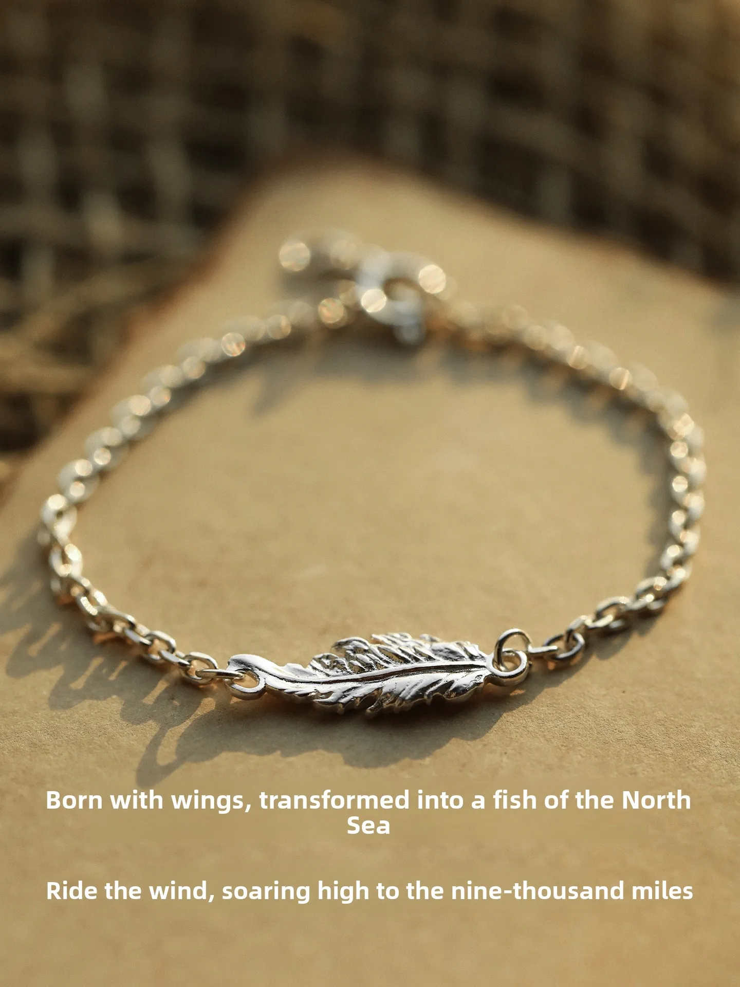 Original Design Silver Feather Bracelet Unisex Fashion Jewelry Pure Silver Plated Mosaic Style Hand Accessory for Men And Women
Original Design Silver Feather Bracelet Unisex Fashion Jewelry Pure Silver Plated Mosaic Style Hand Accessory for Men And Women