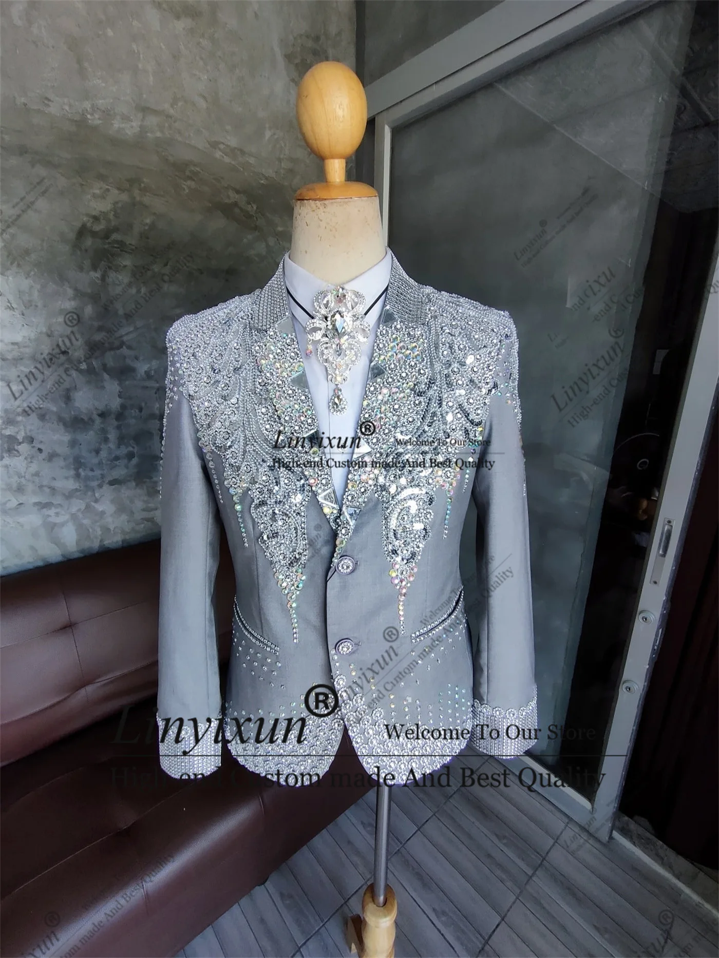 Shiny Design Diamond Mens Suits Slim Fit Groom Wedding Tuxedos 2 Pieces Sets Fashion Customized Prom Blazers trajes para hombre
Shiny Design Diamond Mens Suits Slim Fit Groom Wedding Tuxedos 2 Pieces Sets Fashion Customized Prom Blazers trajes para hombre
