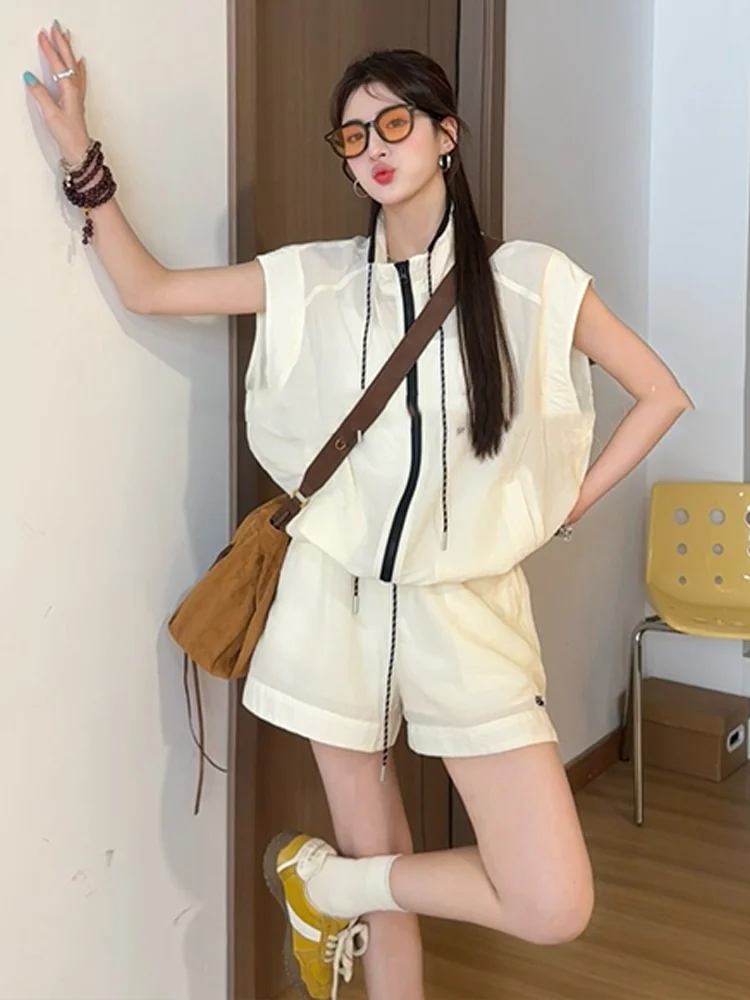 European style casual sports set women's summer 2025 new fashionable thin style quick drying wide leg shorts two-piece set
European style casual sports set women's summer 2025 new fashionable thin style quick drying wide leg shorts two-piece set