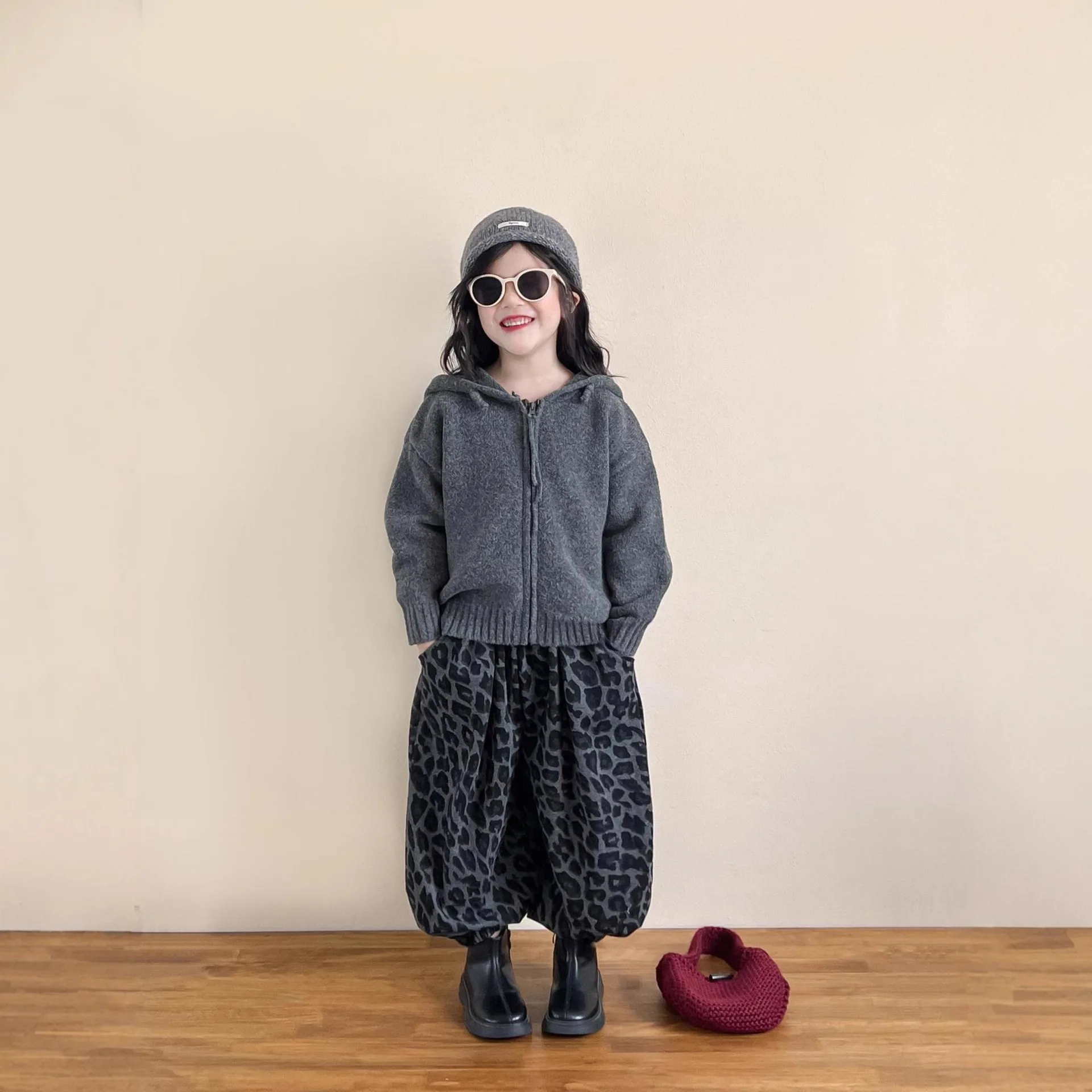 Girls Sweaters Coats 2025 Autumn Korean Style Fashion Trendy Casual Gray Solid Color Hooded Knit Sweater Jacket
Girls Sweaters Coats 2025 Autumn Korean Style Fashion Trendy Casual Gray Solid Color Hooded Knit Sweater Jacket