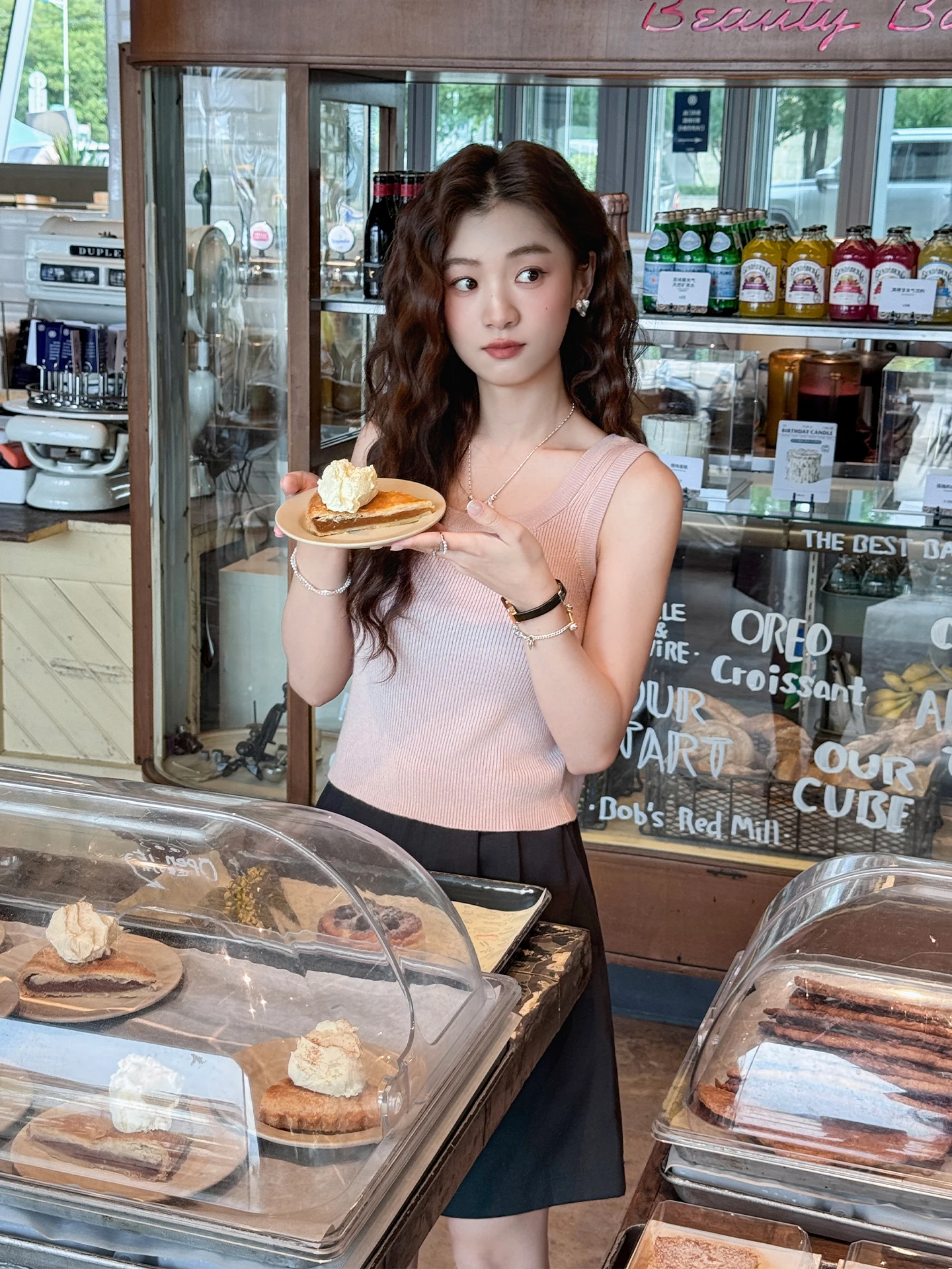 Новый облегающий вязаный жилет с U-образным вырезом и широкими бретелями, корейский стиль, нежно-розовый, для ранней осени, базовая модель, внутренняя одежда для женщин
Новый облегающий вязаный жилет с U-образным вырезом и широкими бретелями, корейский стиль, нежно-розовый, для ранней осени, базовая модель, внутренняя одежда для женщин