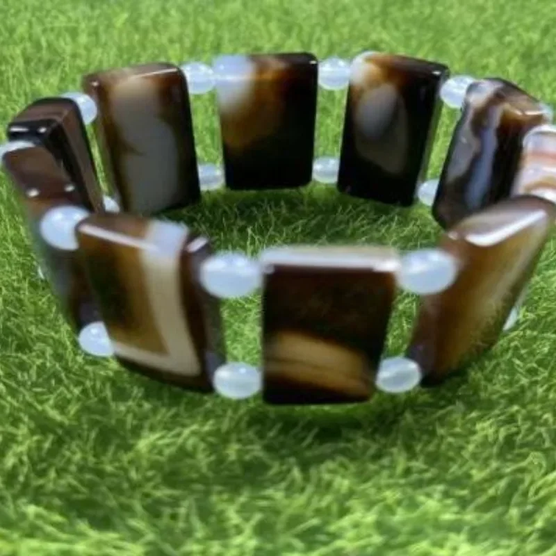 Natural Agate Chalcedony Hand Row, Simple and Versatile Men's and Women's Hand Bracelet.
Natural Agate Chalcedony Hand Row, Simple and Versatile Men's and Women's Hand Bracelet.