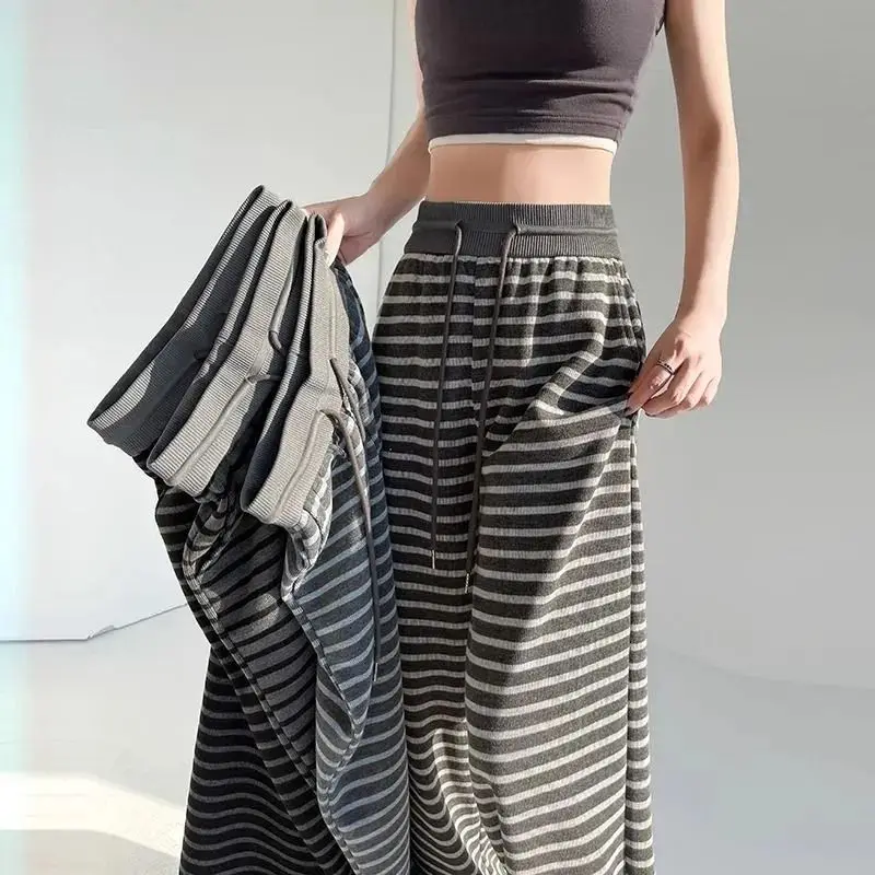 Spring 2026 Women's Casual Loose Wide Leg Pants Striped Straight Cut Elastic Waist Drawstring Casual Fashion Versatile Slimming
Spring 2026 Women's Casual Loose Wide Leg Pants Striped Straight Cut Elastic Waist Drawstring Casual Fashion Versatile Slimming