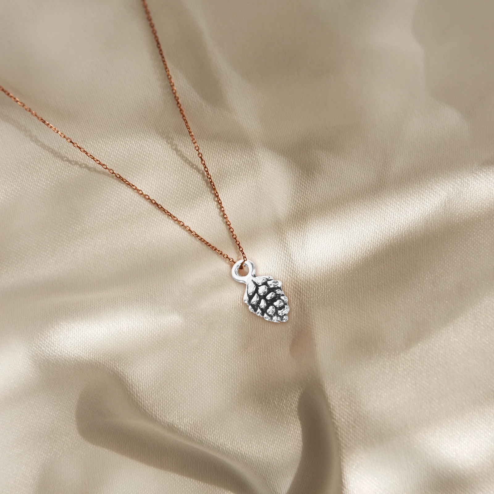 50pcs Christmas Pine Cone Pendants Alloy Diy Jewelry Making Charms For Necklace Bracelet Earrings Holiday Xmas Craft Accessories
50pcs Christmas Pine Cone Pendants Alloy Diy Jewelry Making Charms For Necklace Bracelet Earrings Holiday Xmas Craft Accessories