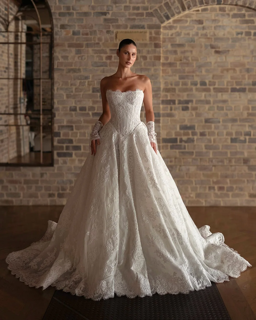 Vintage Victorian Strapless Sweetheart Lace Wedding Dress Ball Gown Corset Fitted Waist Voluminous A-Line Cathedral Train Bridal
Vintage Victorian Strapless Sweetheart Lace Wedding Dress Ball Gown Corset Fitted Waist Voluminous A-Line Cathedral Train Bridal