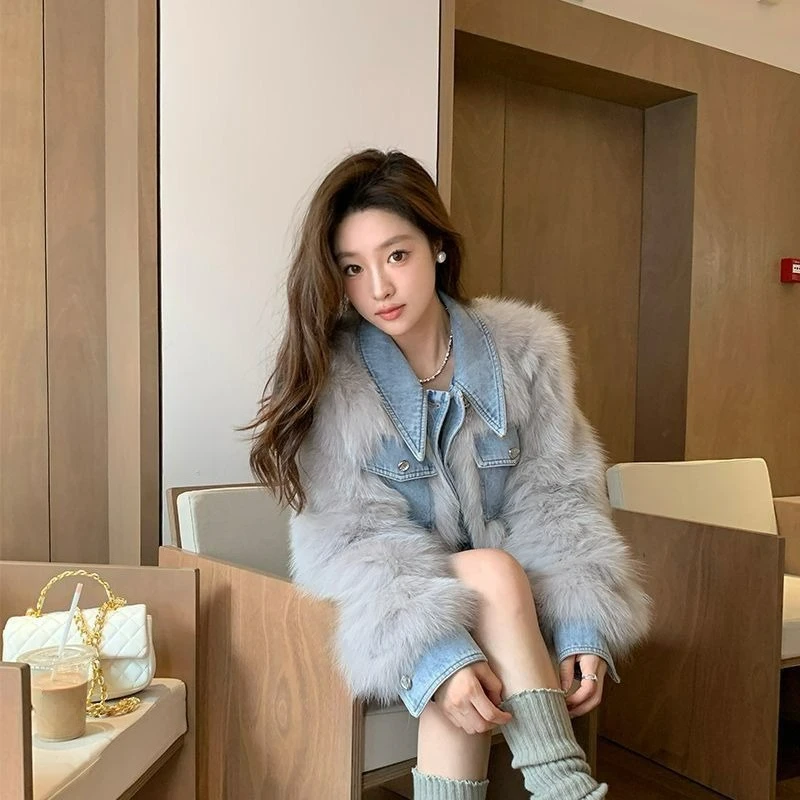 2026 Autumn/Winter High-waisted Fashionable Short Denim Patchwork Fur Coat Faux Fur with Cotton Thickened Small Woman Warm Coats
2026 Autumn/Winter High-waisted Fashionable Short Denim Patchwork Fur Coat Faux Fur with Cotton Thickened Small Woman Warm Coats