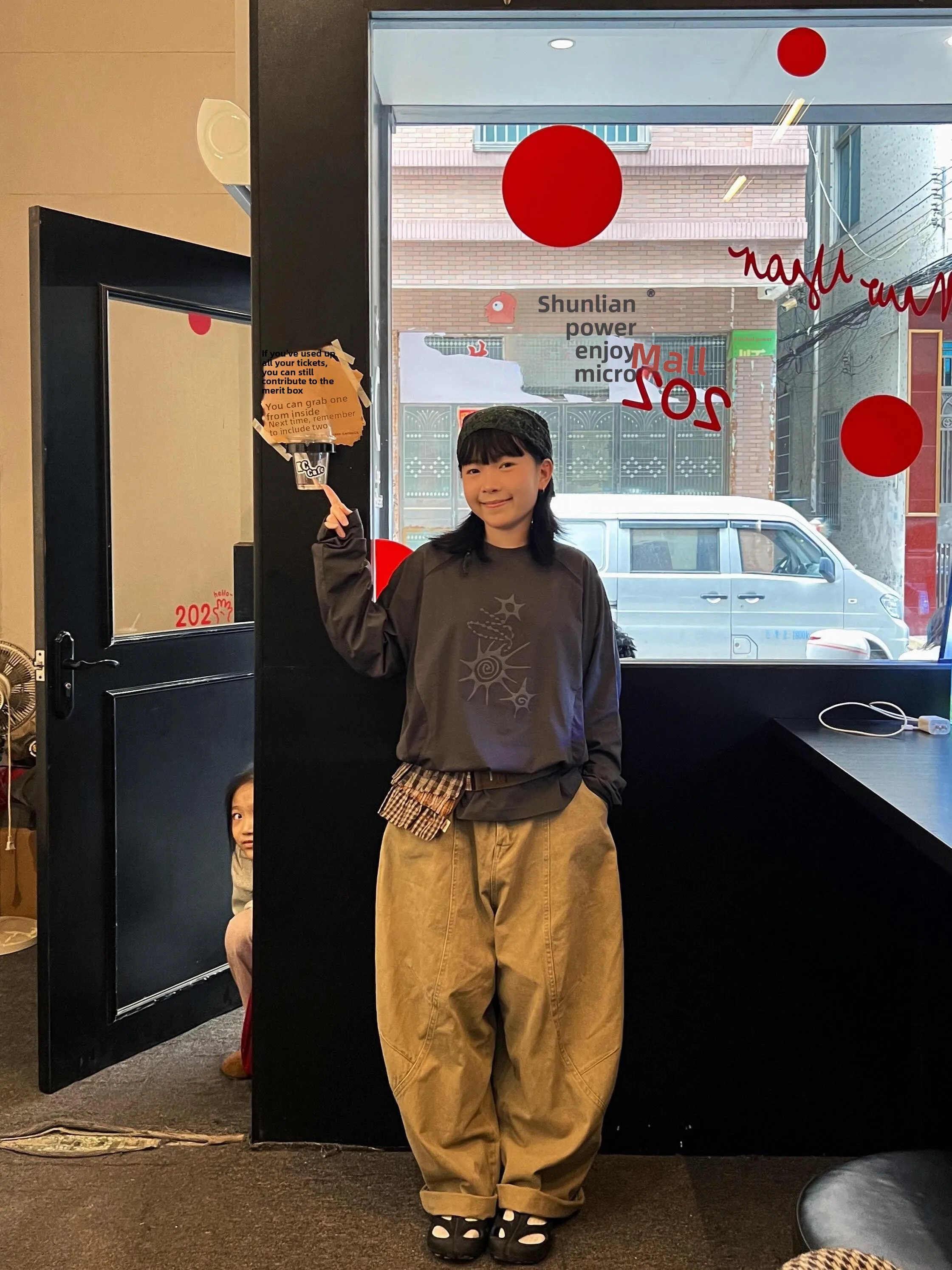 Ретро-футболка в американском стиле с принтом звезд, новинка ранней весны, свободная повседневная женская футболка из чистого хлопка с длинным рукавом, круглым вырезом, стандартного кроя.
Ретро-футболка в американском стиле с принтом звезд, новинка ранней весны, свободная повседневная женская футболка из чистого хлопка с длинным рукавом, круглым вырезом, стандартного кроя.